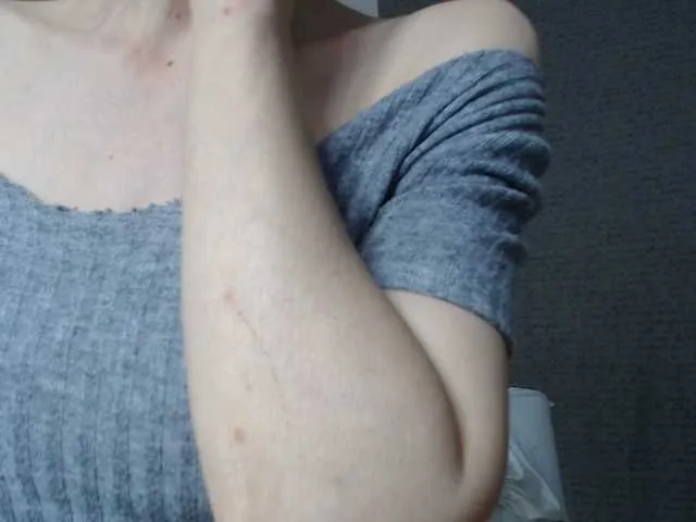 British_EmJess – webcam model profile photo Image 13