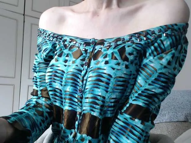 British_EmJess – webcam model profile photo Image 17