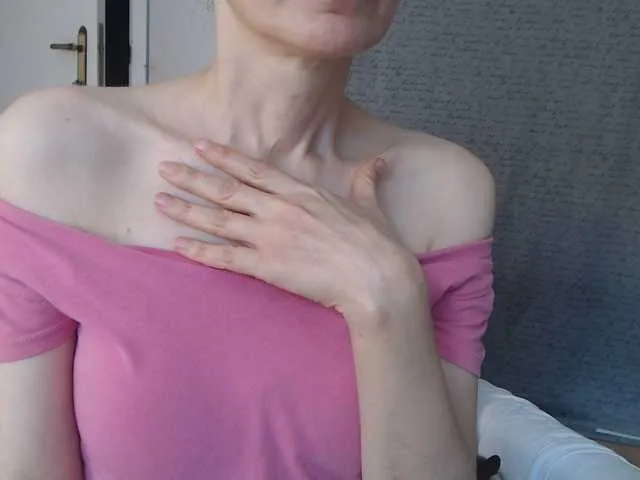 British_EmJess – webcam model profile photo Image 18