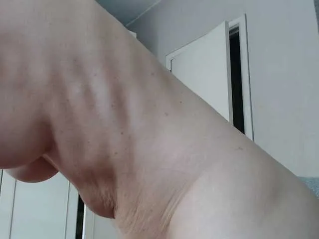 British_EmJess – webcam model profile photo Image 19