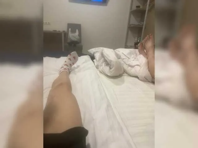 LoraDevine – webcam model profile photo Image 3