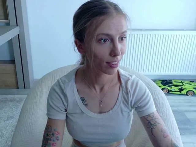 KarinaKokhana – webcam model profile photo Image 10