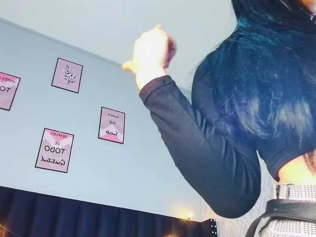 Loli_Belle – webcam model profile photo Image 2