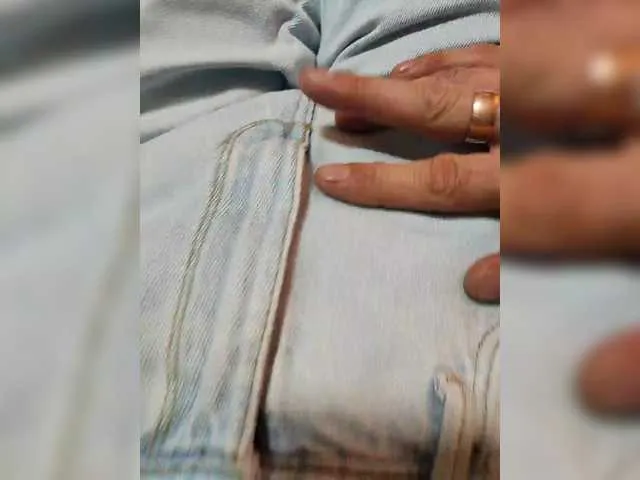 LanaBlondeBush – webcam model profile photo Image 3