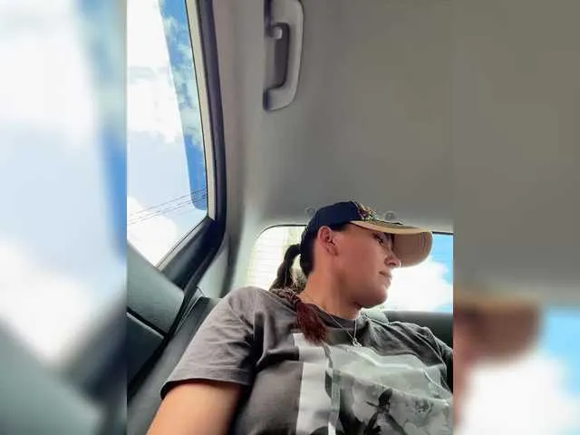 SelennaMoon – webcam model profile photo Image 16