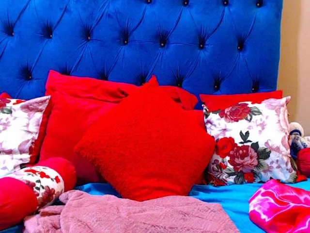 LorrySkye – webcam model profile photo Image 6