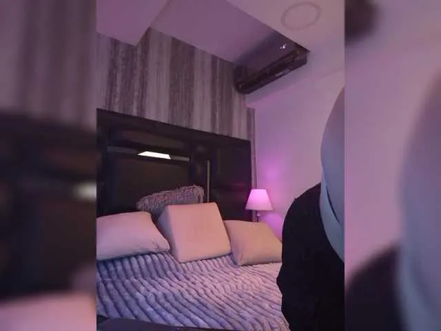 RedFlag4 – webcam model profile photo Image 12