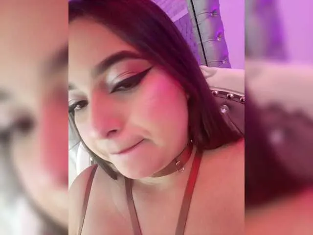 RedFlag4 – webcam model profile photo Image 17