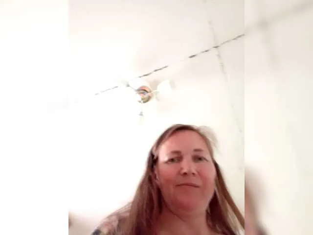 British_EmJess – webcam model profile photo Image 7