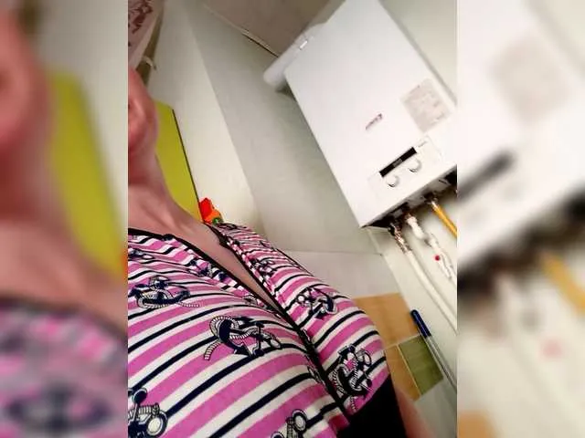 British_EmJess – webcam model profile photo Image 9