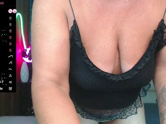 SusyBlair – webcam model profile photo Image 3