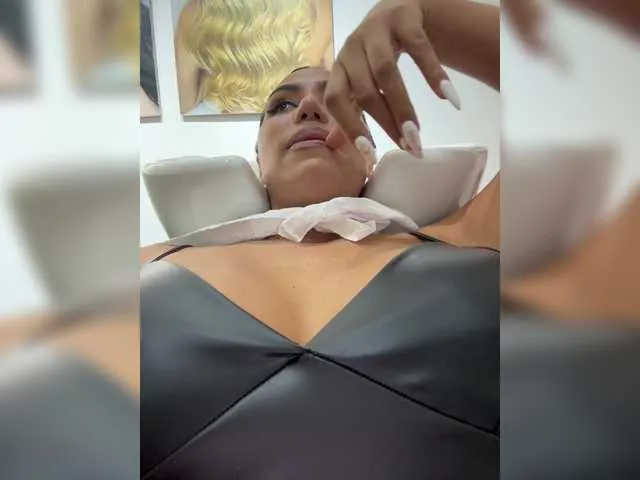 lianaa98 – webcam model profile photo Image 3