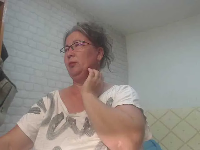 British_EmJess – webcam model profile photo Image 17