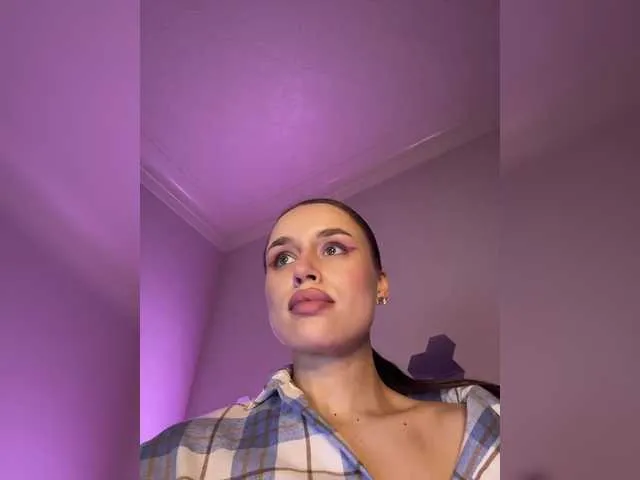 LoveCatsuit – webcam model profile photo Image 15