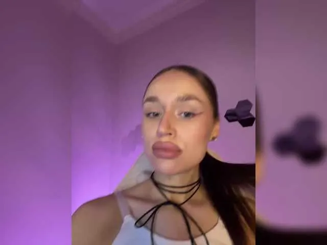 LoveCatsuit – webcam model profile photo Image 18