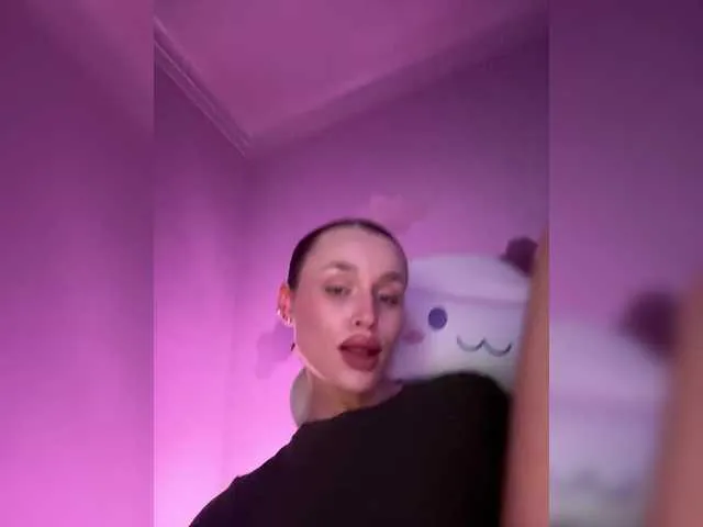 LoveCatsuit – webcam model profile photo Image 19