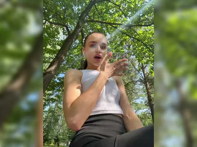 LoveCatsuit – webcam model profile photo Image 2