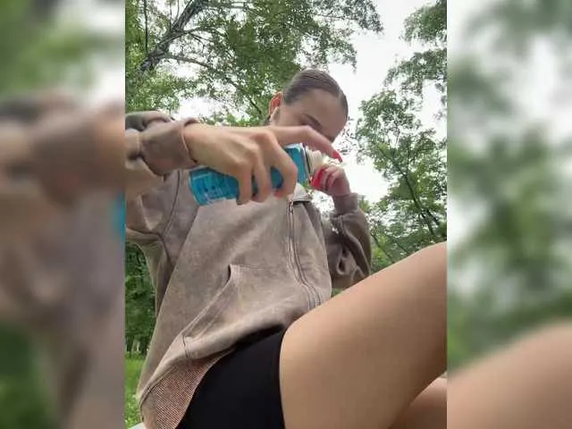 LoveCatsuit – webcam model profile photo Image 6