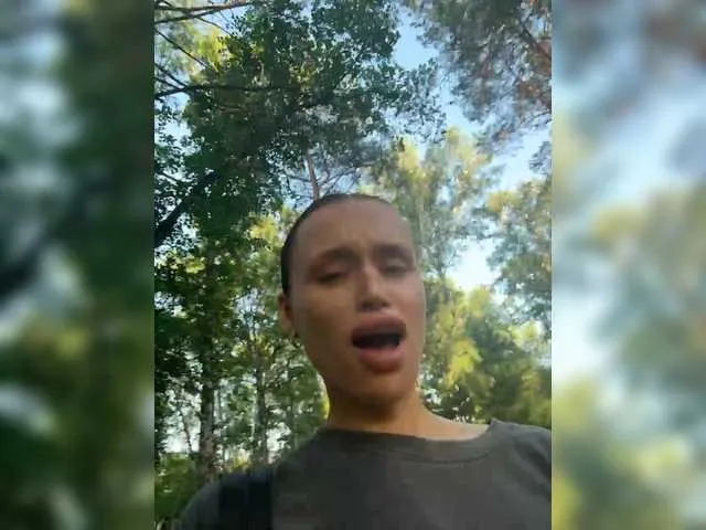 LoveCatsuit – webcam model profile photo Image 8