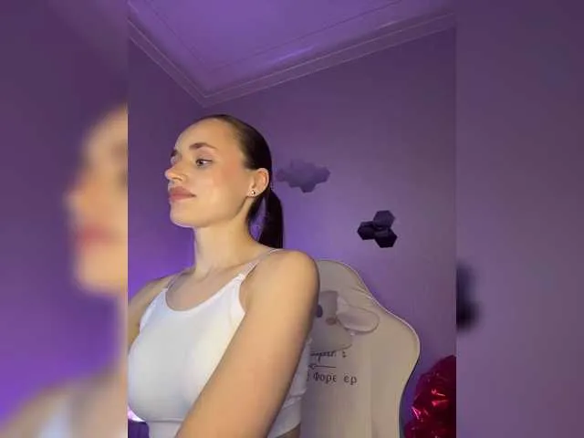 LoveCatsuit – webcam model profile photo Image 9