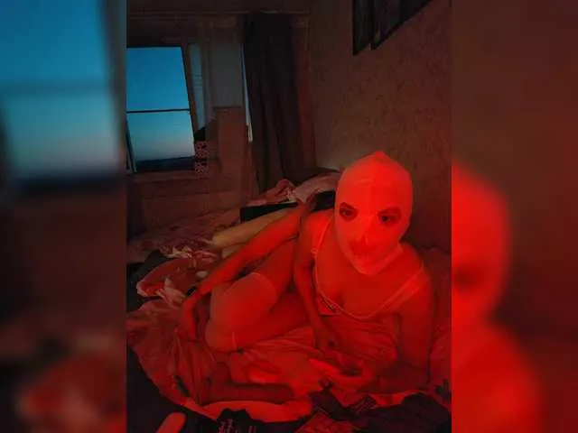 BigTitBlondeUK – webcam model profile photo Image 10