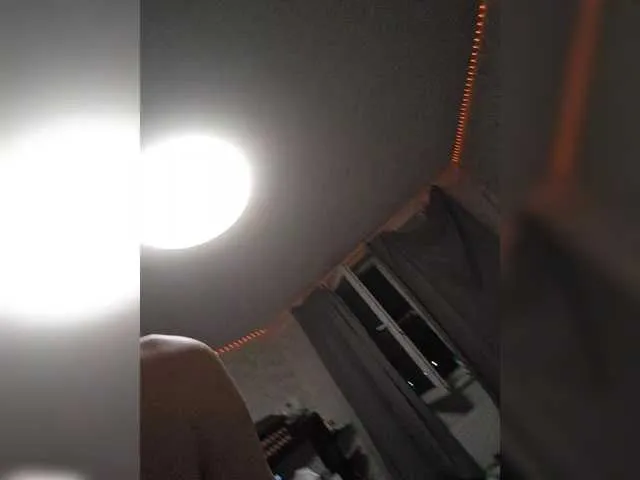 BigTitBlondeUK – webcam model profile photo Image 7