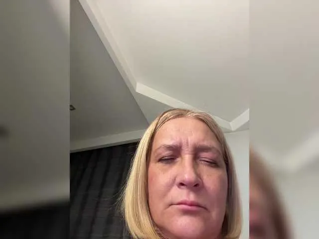 UKRaunchyRobyn – webcam model profile photo Image 16