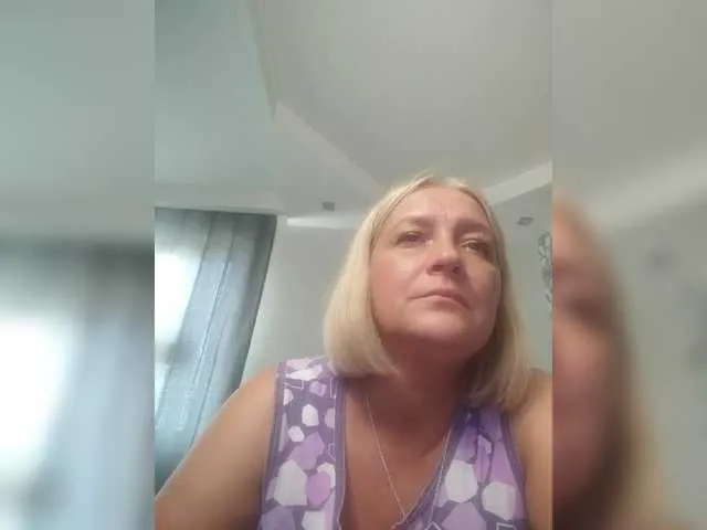 UKRaunchyRobyn – webcam model profile photo Image 2