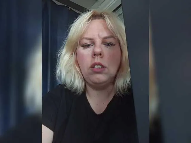 BlondeScarlettx – webcam model profile photo Image 4