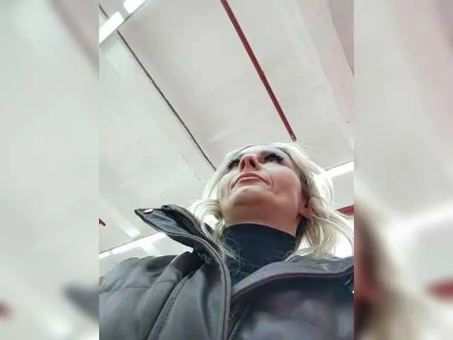 blondeangel_4u2 – webcam model profile photo Image 4