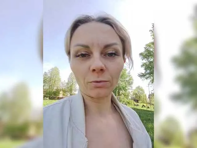 blondeangel_4u2 – webcam model profile photo Image 9