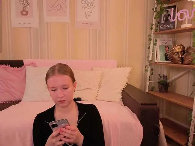 Chiaralovee – webcam model profile photo Image 16