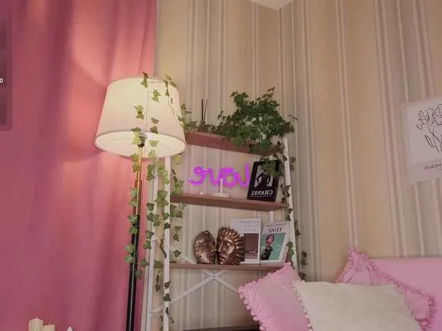 Chiaralovee – webcam model profile photo Image 18