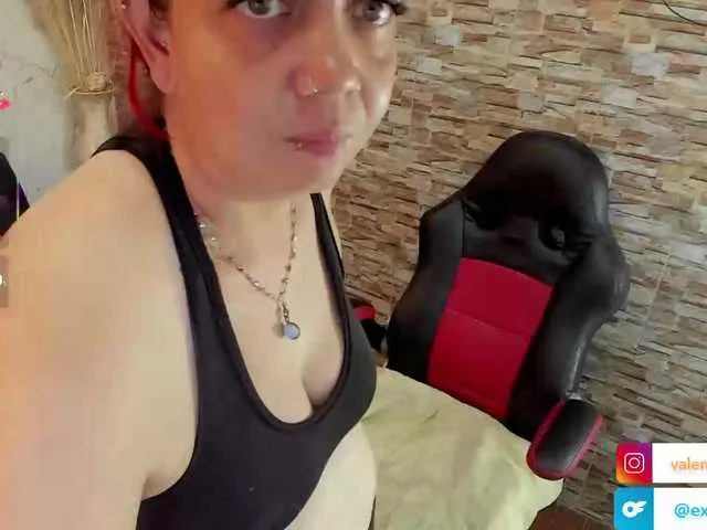 GoldenTeen20 – webcam model profile photo Image 2