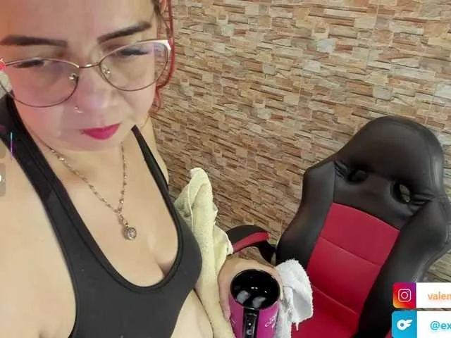 GoldenTeen20 – webcam model profile photo Image 4