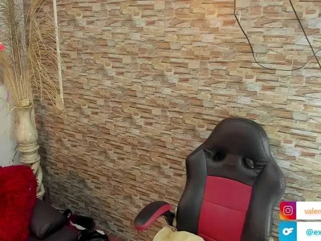 GoldenTeen20 – webcam model profile photo Image 6