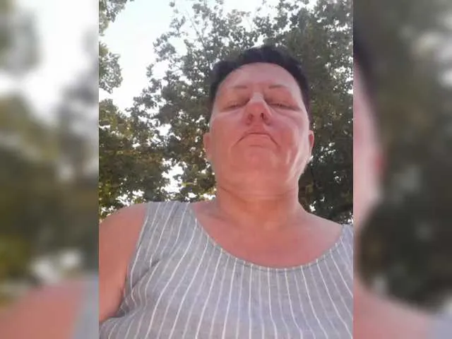 GlamGran – webcam model profile photo Image 12