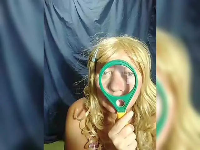 GlamGran – webcam model profile photo Image 13