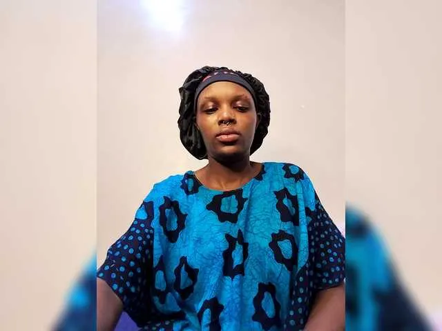 MalinaLaura – webcam model profile photo Image 2