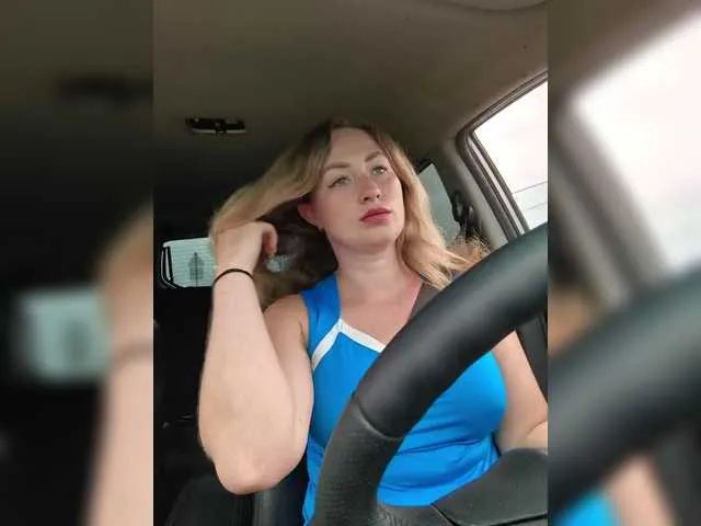 BlondeScarlettx – webcam model profile photo Image 5