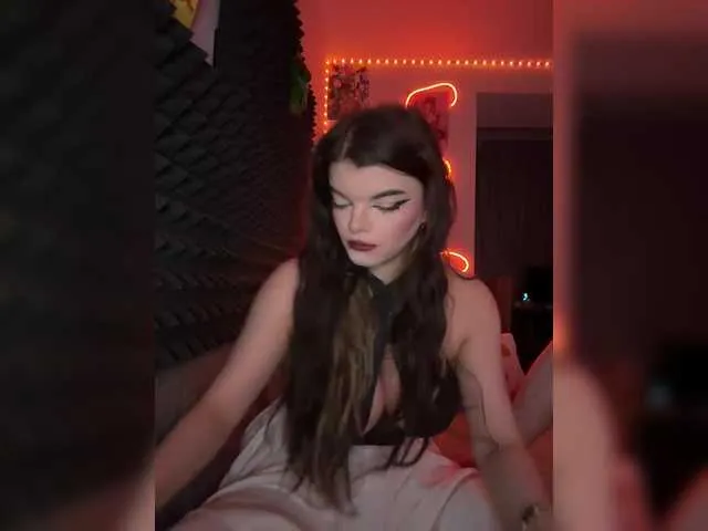 Libely – webcam model profile photo Image 13