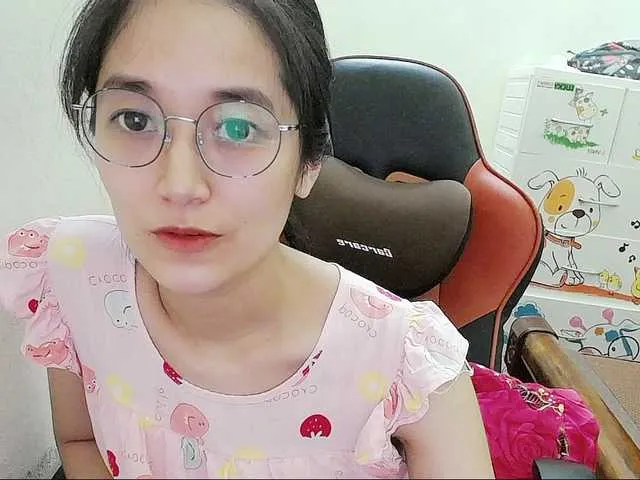 Pizdana – webcam model profile photo Image 12