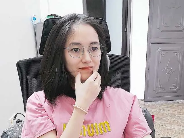 Pizdana – webcam model profile photo Image 8