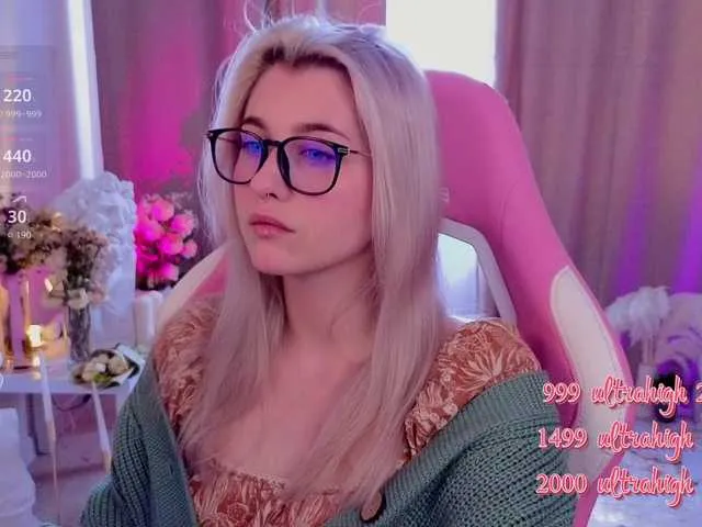 HoneyCherry – webcam model profile photo