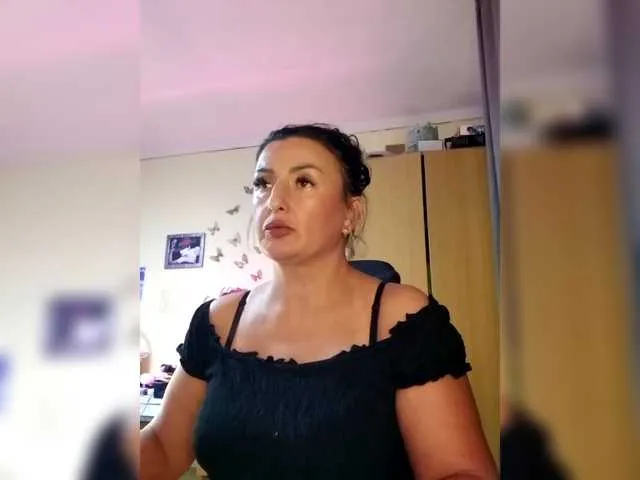 GlamGran – webcam model profile photo Image 17