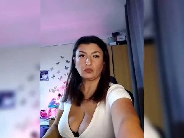 GlamGran – webcam model profile photo Image 7