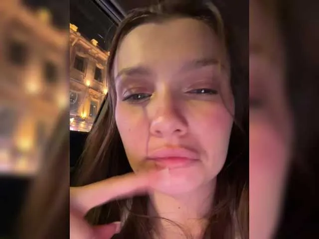 KaronVondielingen – webcam model profile photo Image 13