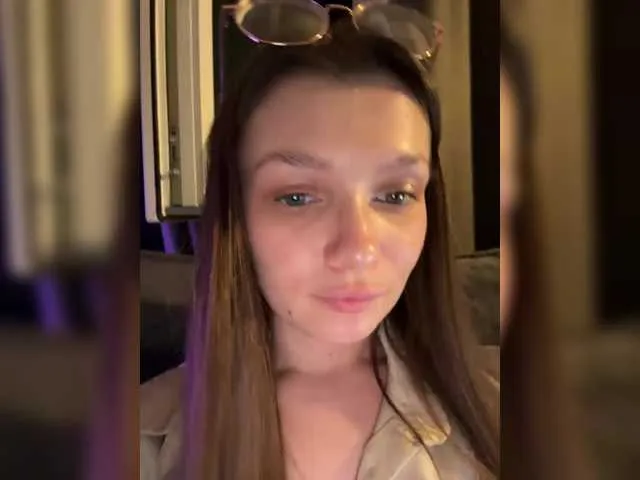 KaronVondielingen – webcam model profile photo Image 4