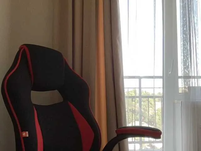 roouse – webcam model profile photo Image 11