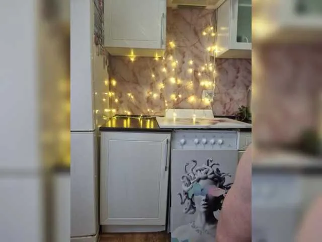 LanaBlondeBush – webcam model profile photo Image 18